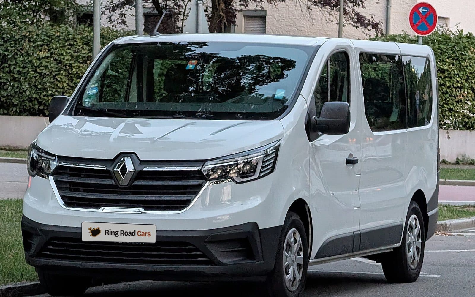 Renault Trafic (9-seat)