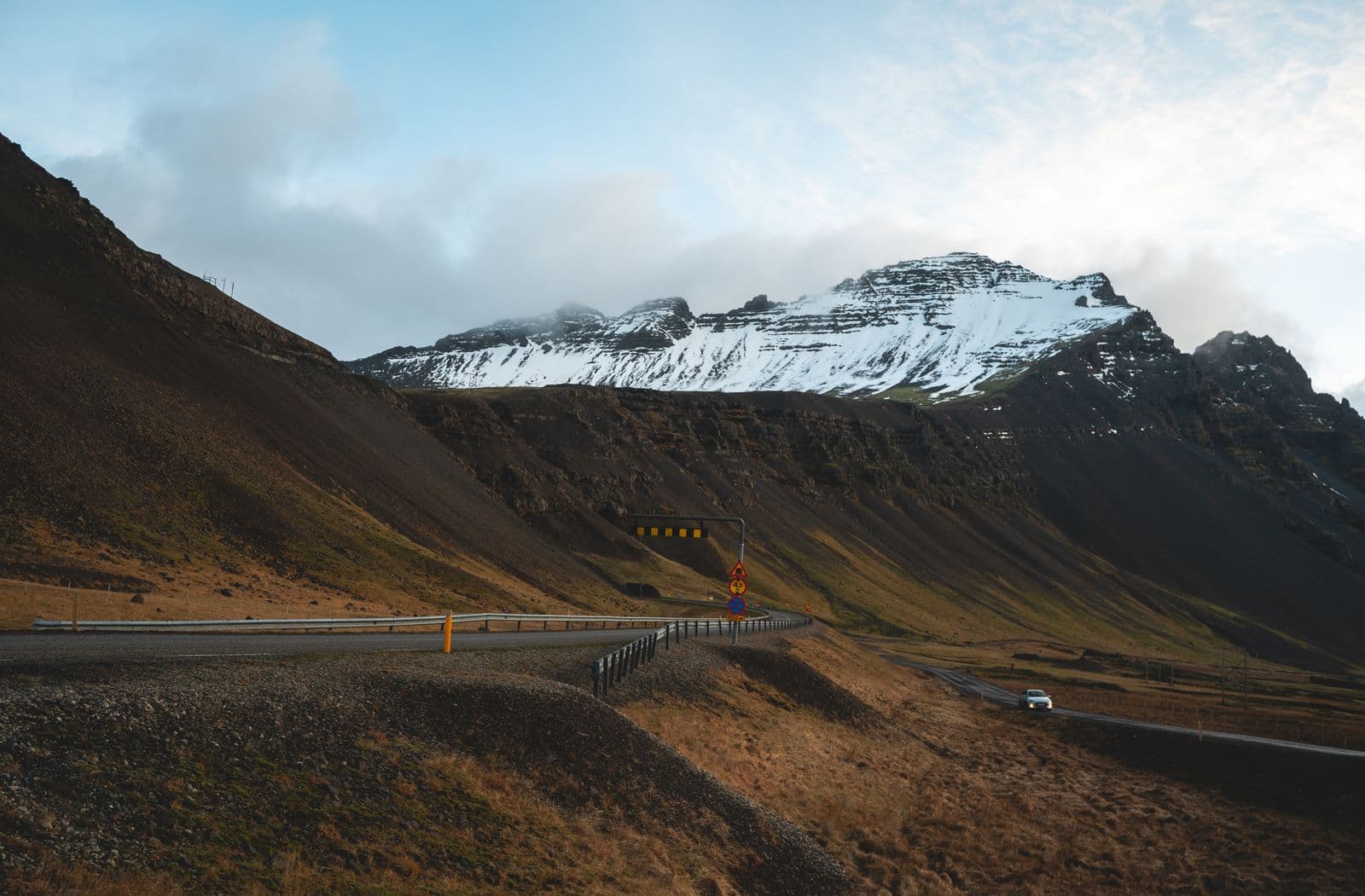 Snow-covered Icelandic road in winter — know what to do if something goes wrong on the road